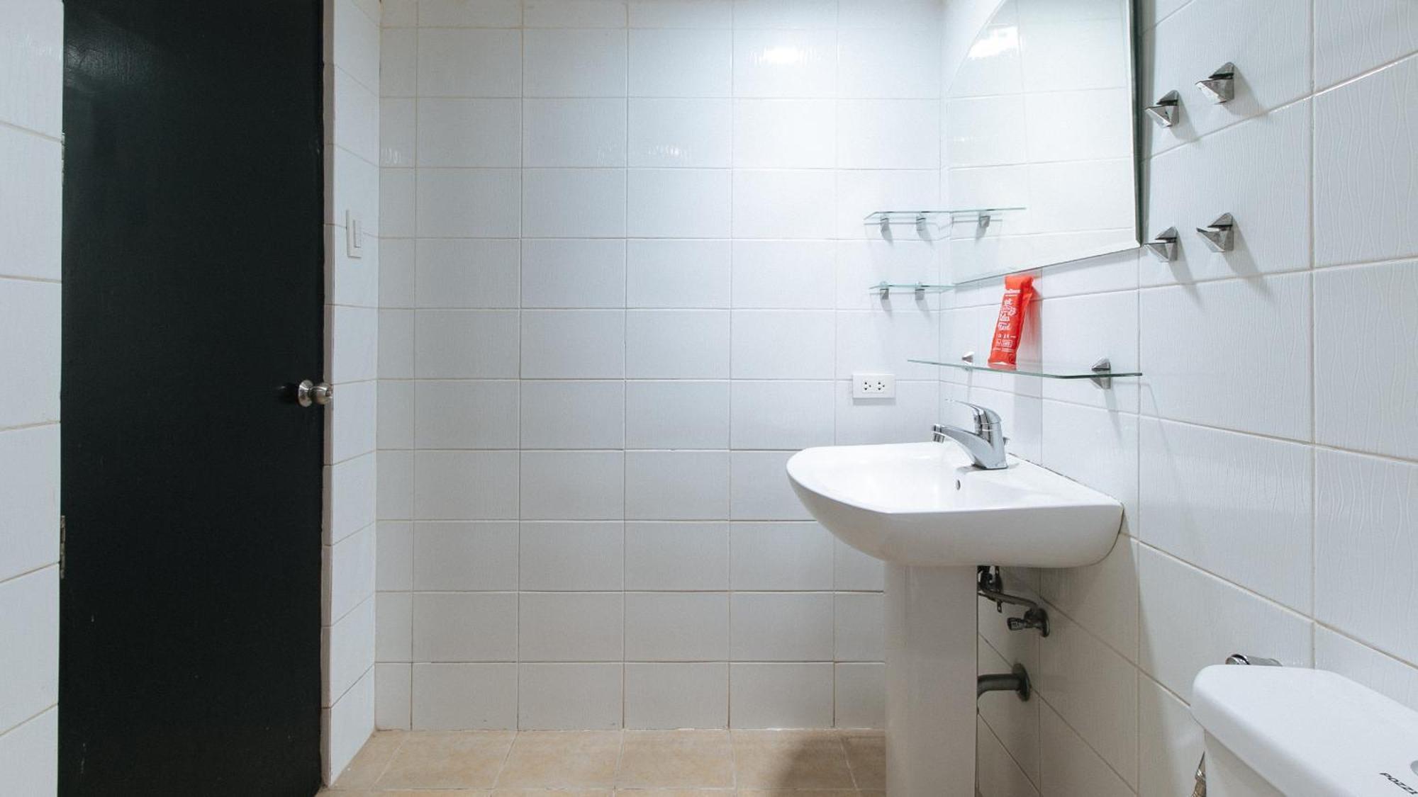ホテル レッドドアーズ アット カッセル レジデンス パラニャーケ Paranaque City エクステリア 写真