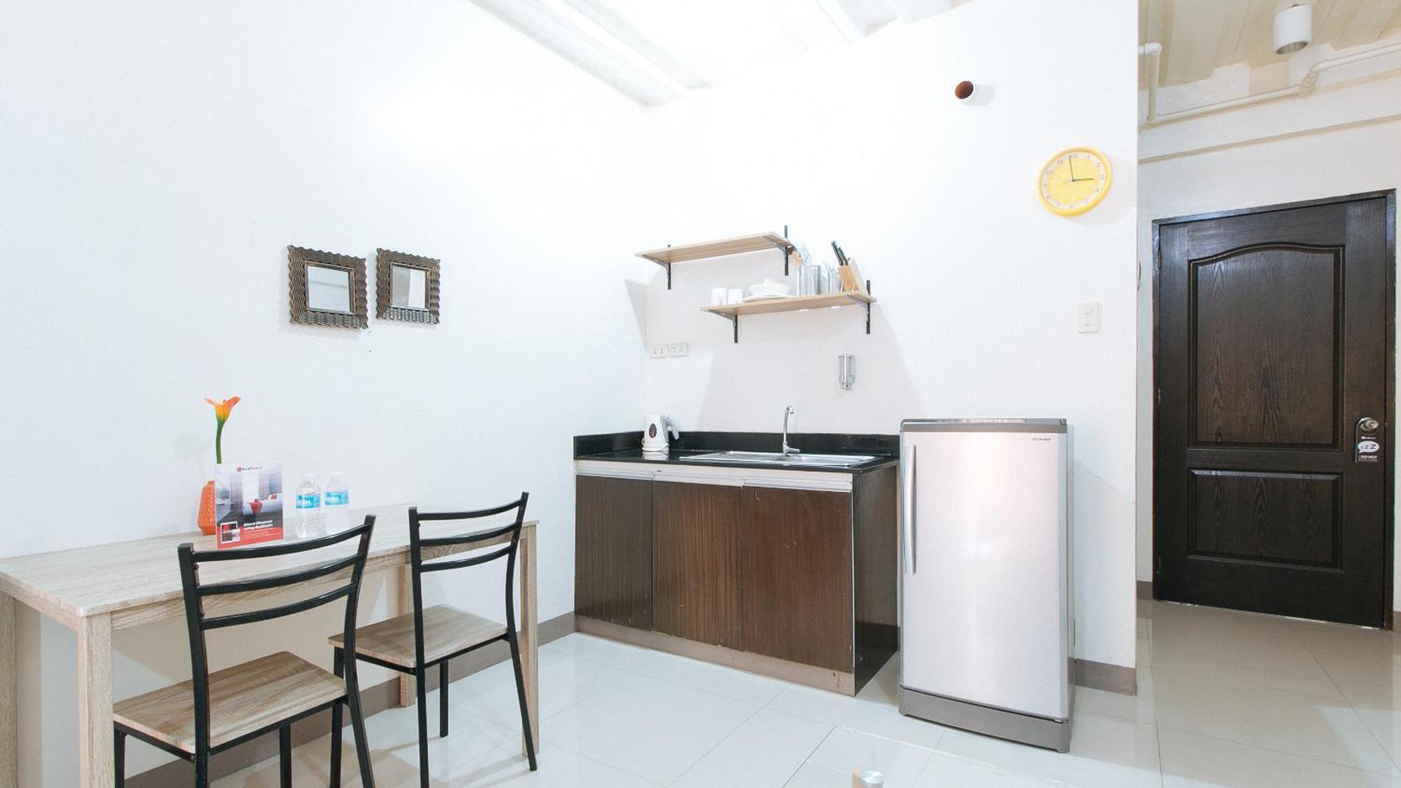 ホテル レッドドアーズ アット カッセル レジデンス パラニャーケ Paranaque City エクステリア 写真