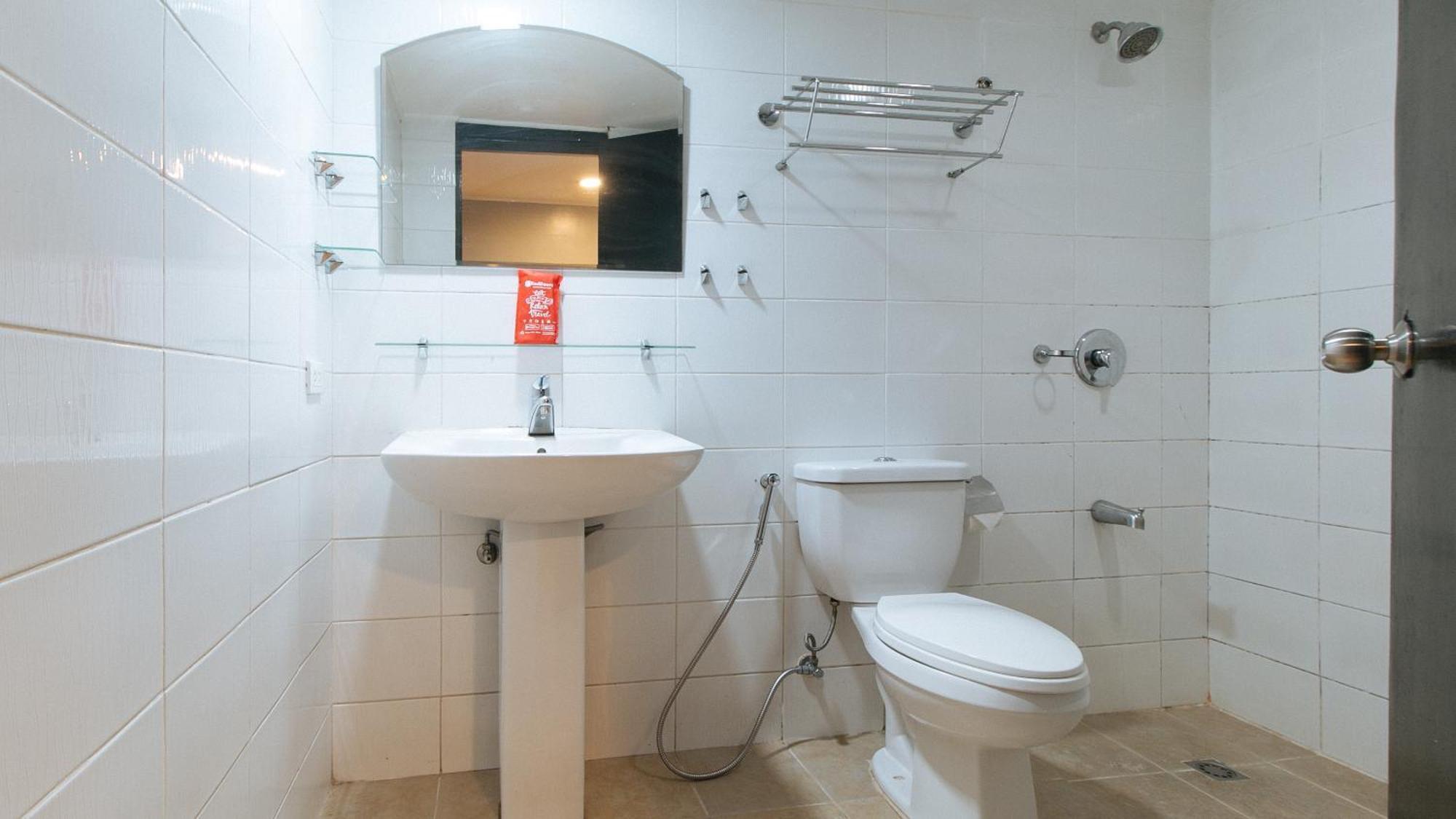 ホテル レッドドアーズ アット カッセル レジデンス パラニャーケ Paranaque City エクステリア 写真