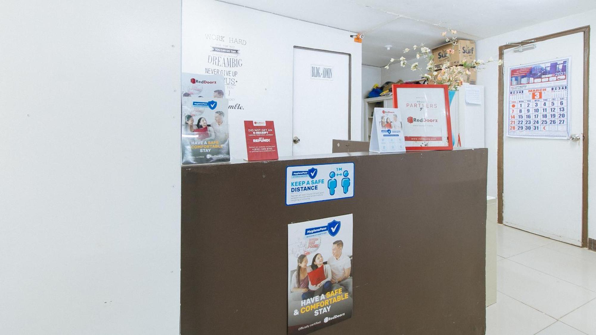 ホテル レッドドアーズ アット カッセル レジデンス パラニャーケ Paranaque City エクステリア 写真