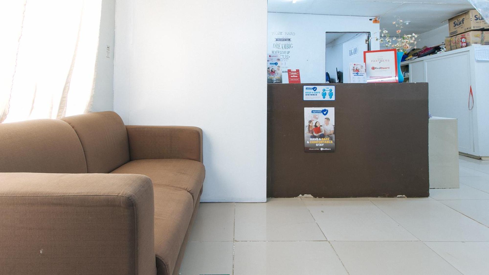 ホテル レッドドアーズ アット カッセル レジデンス パラニャーケ Paranaque City エクステリア 写真