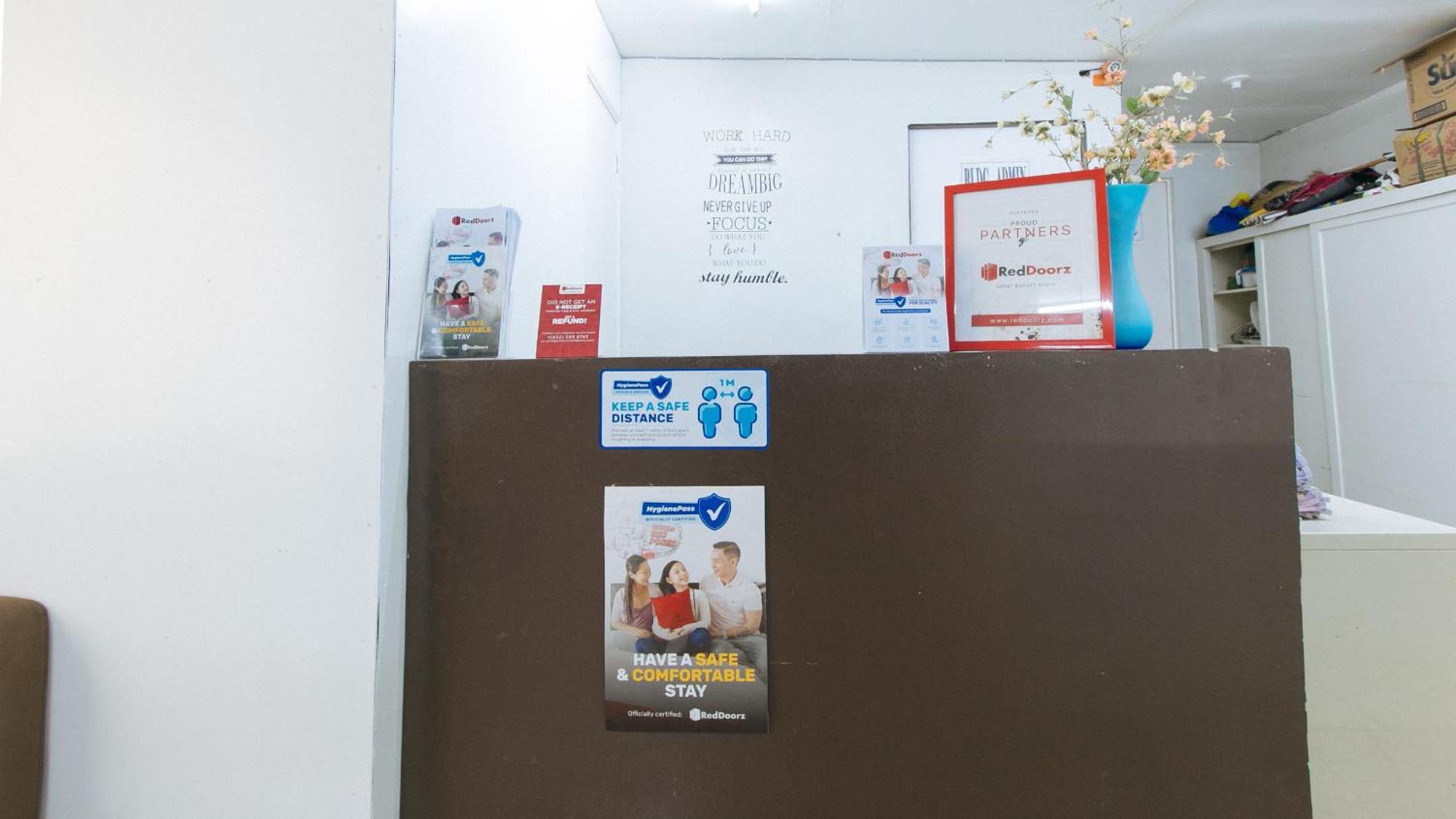 ホテル レッドドアーズ アット カッセル レジデンス パラニャーケ Paranaque City エクステリア 写真