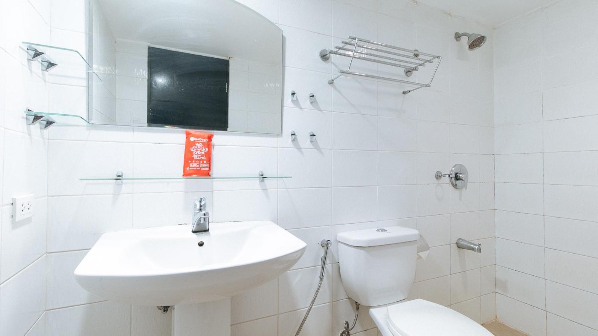 ホテル レッドドアーズ アット カッセル レジデンス パラニャーケ Paranaque City エクステリア 写真