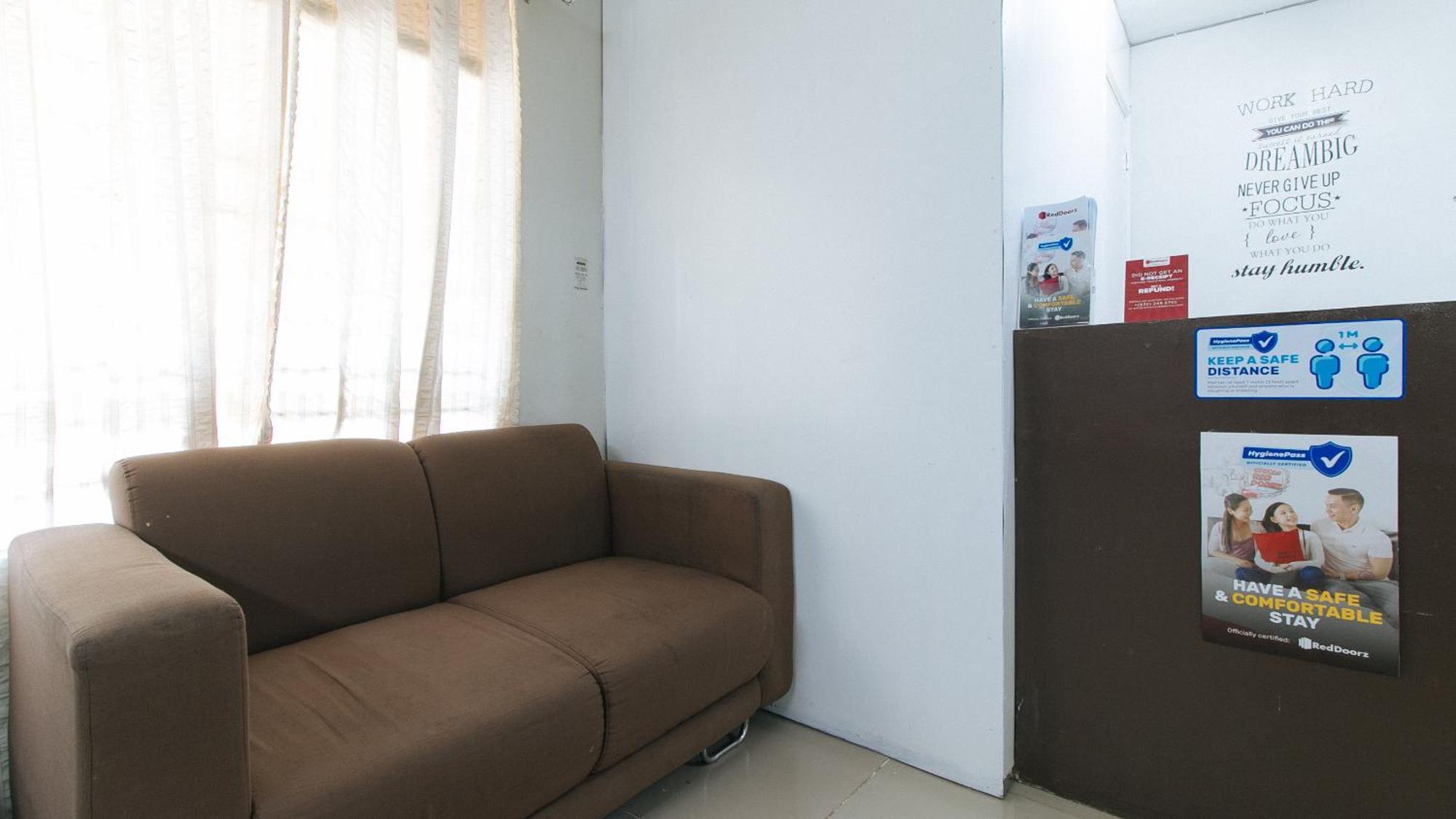 ホテル レッドドアーズ アット カッセル レジデンス パラニャーケ Paranaque City エクステリア 写真