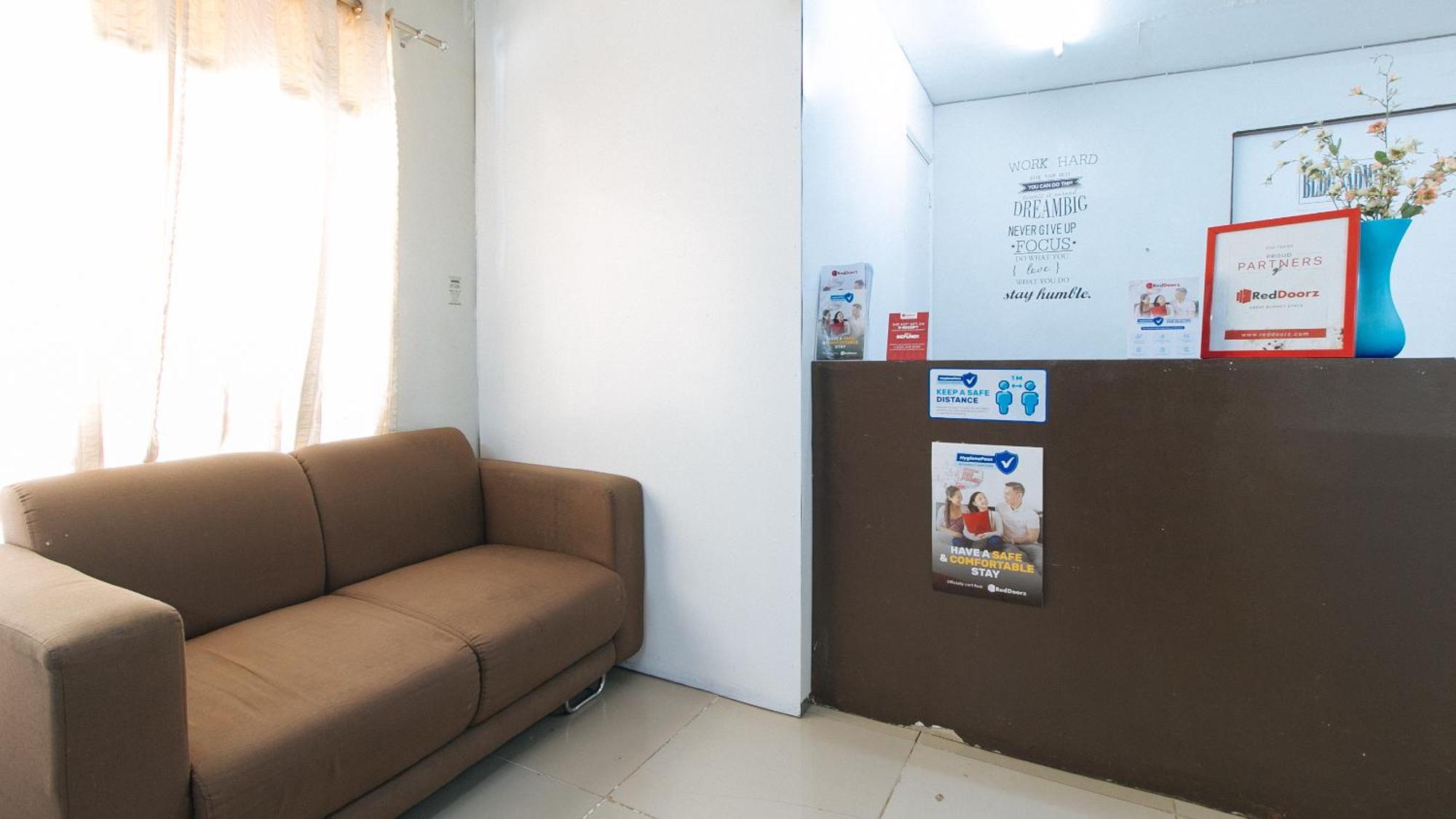 ホテル レッドドアーズ アット カッセル レジデンス パラニャーケ Paranaque City エクステリア 写真